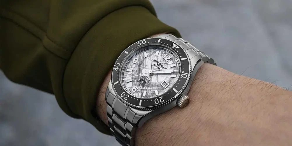 ساعت مچی نقره ای؛ انتخابی لوکس برای استایل خاص شما